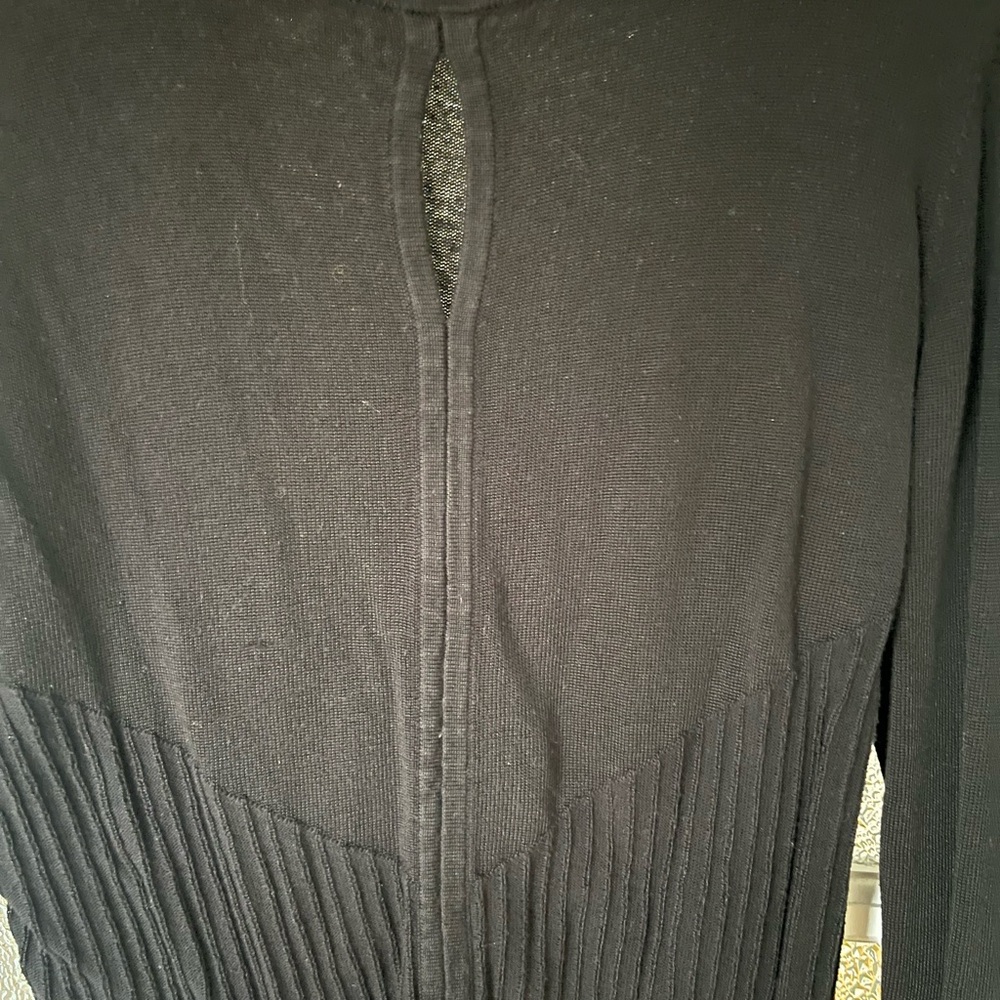 Keyhole Sweater - Picture 2 of 3